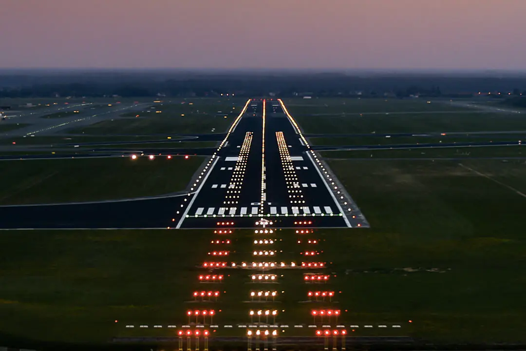 Airport runway at dusk with illuminated light - Runway Lights Explained | Colors, Spacing, Types - Vorlane - Vorlane Airport runway at dusk with illuminated light - Runway Lights Explained | Colors, Spacing, Types - Vorlane - Vorlane