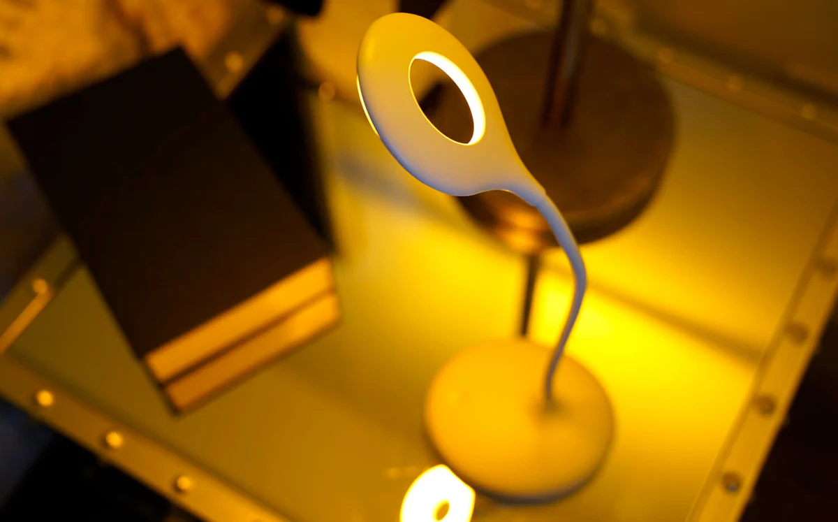 Warm yellow LED light on a study desk providing optimal illumination for reading and studying - What are the Best LED Colors for Reading and Studying? - Vorlane - Vorlane Warm yellow LED light on a study desk providing optimal illumination for reading and studying - What are the Best LED Colors for Reading and Studying? - Vorlane - Vorlane